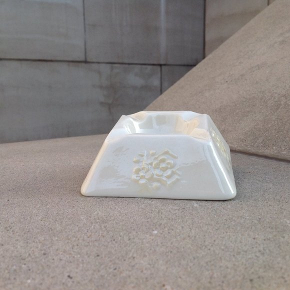 Belleek Pottery Ireland THORN 4 Well ASHTRAY (1965-1980) - Picture 4 of 16